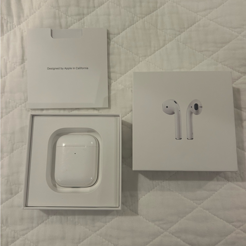 Apple AirPods with White Charging Case
